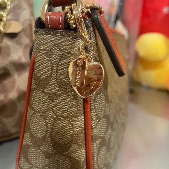 Coach Shiny Gold Heart Charm - Picture 2 of 3